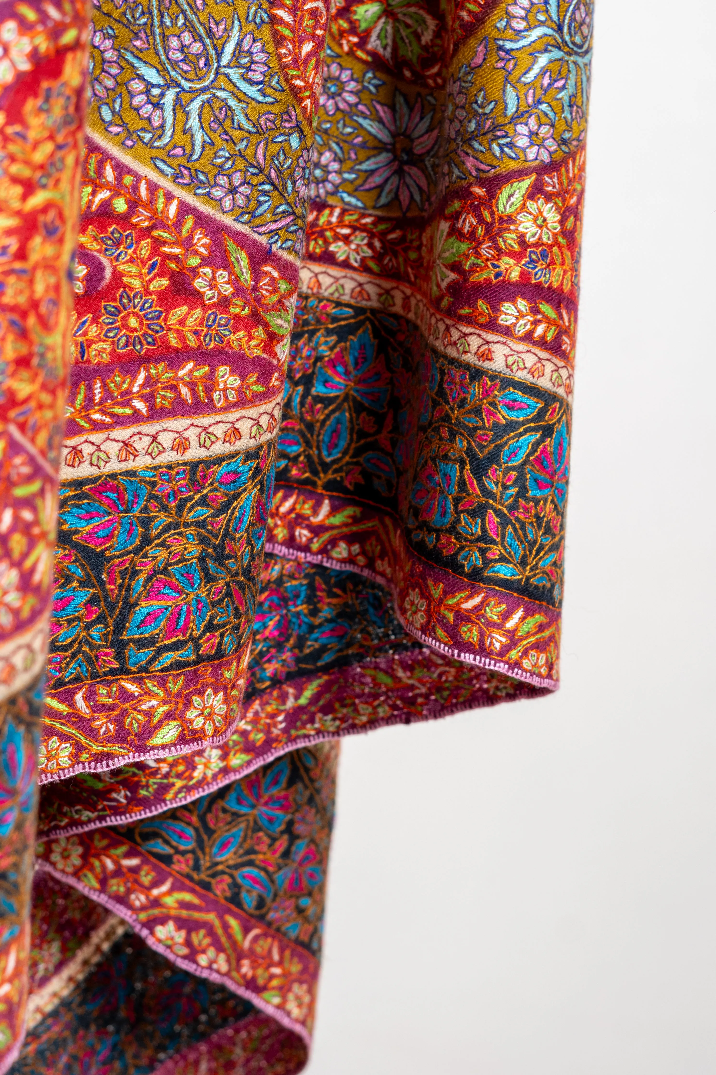 Kalamkari: Royal Elegance Pure Pashmina Hand-Embroidered Sozni Shawl