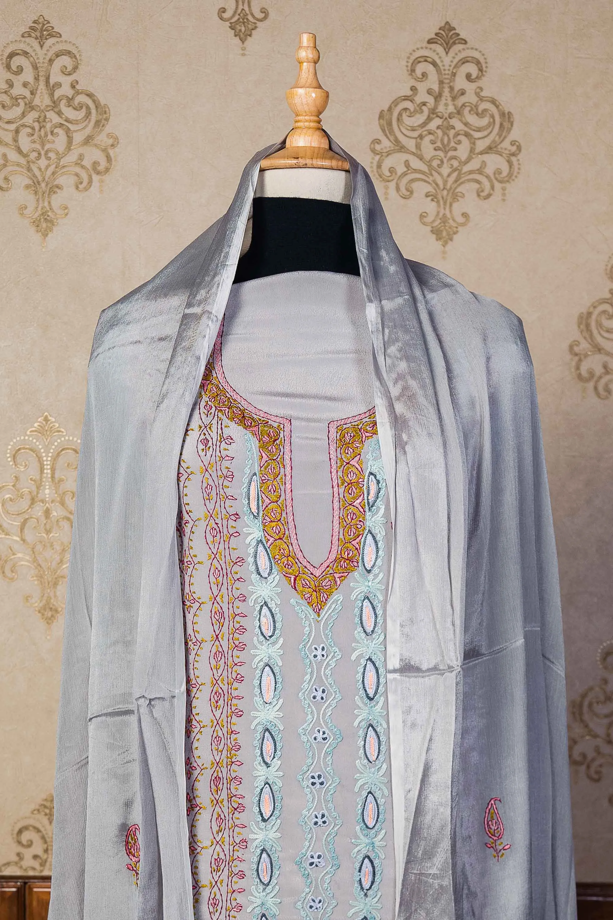 Kashmiri Suit With Sozni Embroidery